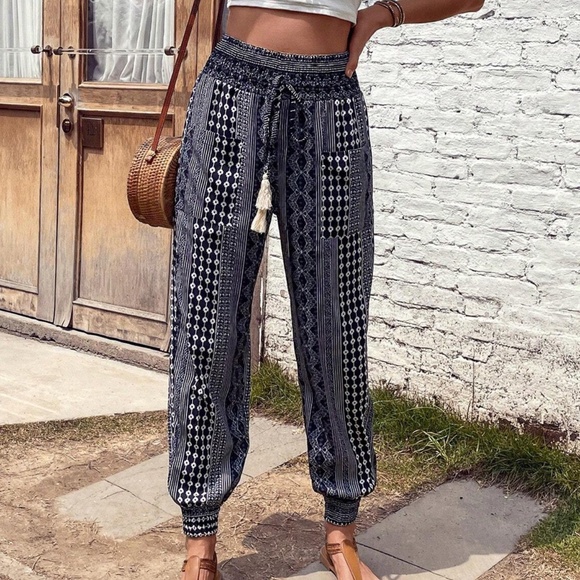 Boho Black Geo Print Stretch Waist Joggers - Picture 5 of 6